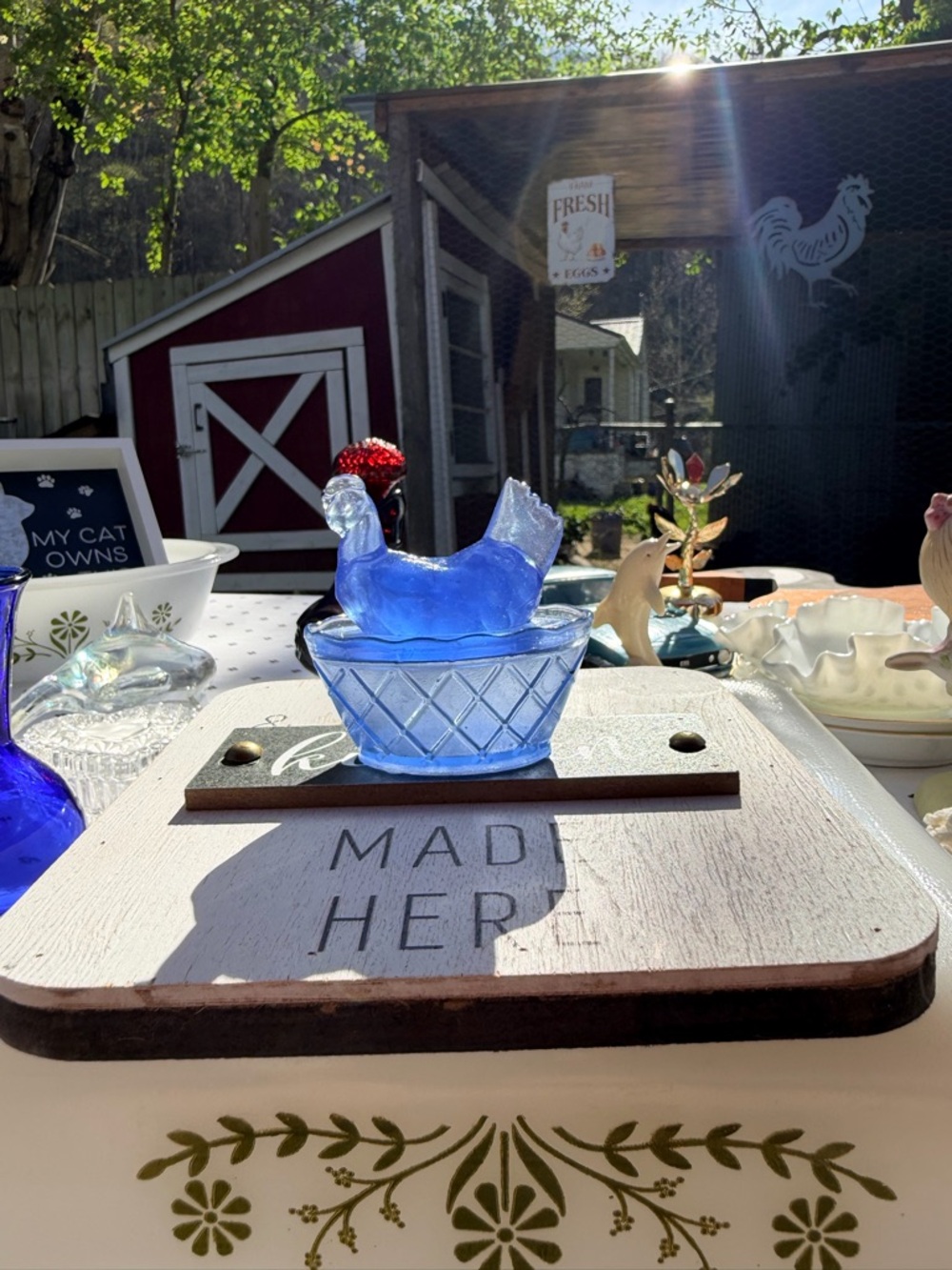 Blue Hen-on-Nest Dish